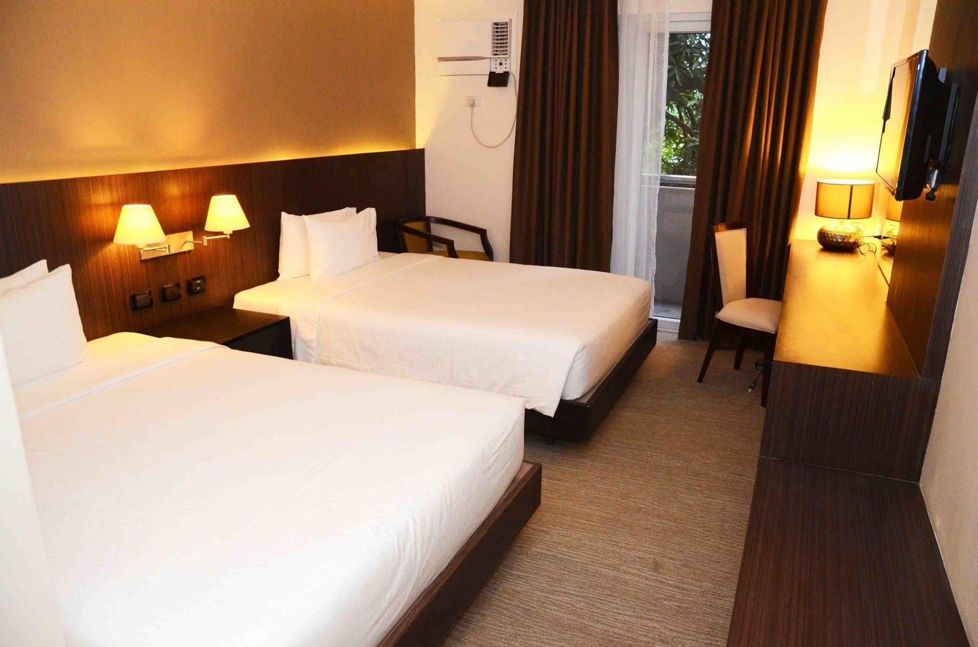 Stradella Hotel Pasig City Экстерьер фото