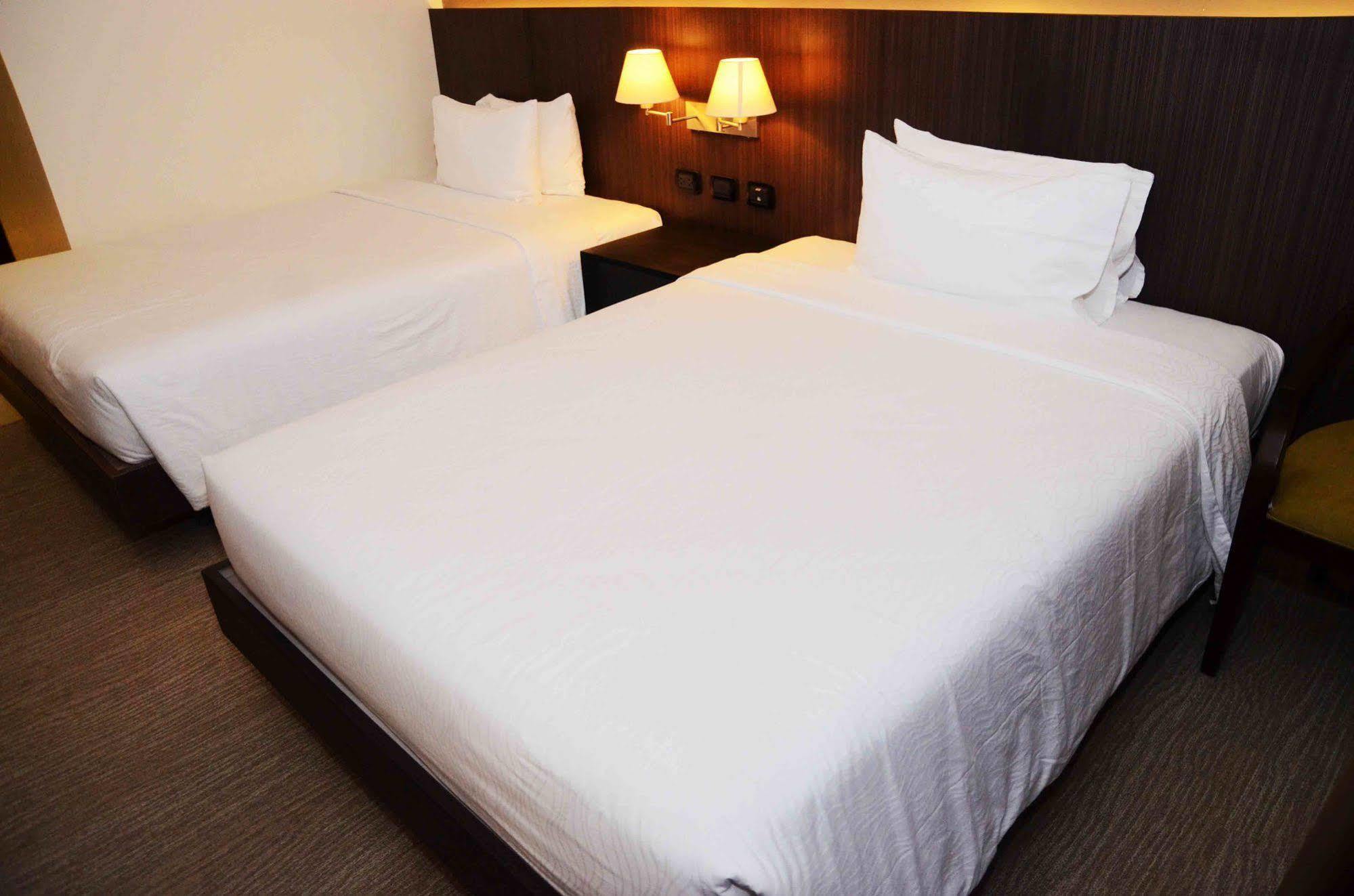 Stradella Hotel Pasig City Экстерьер фото